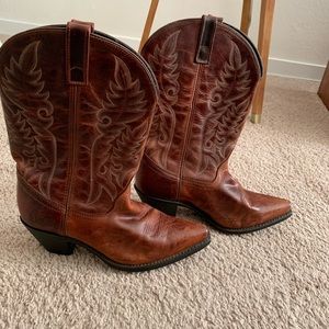 Laredo cowgirl boots